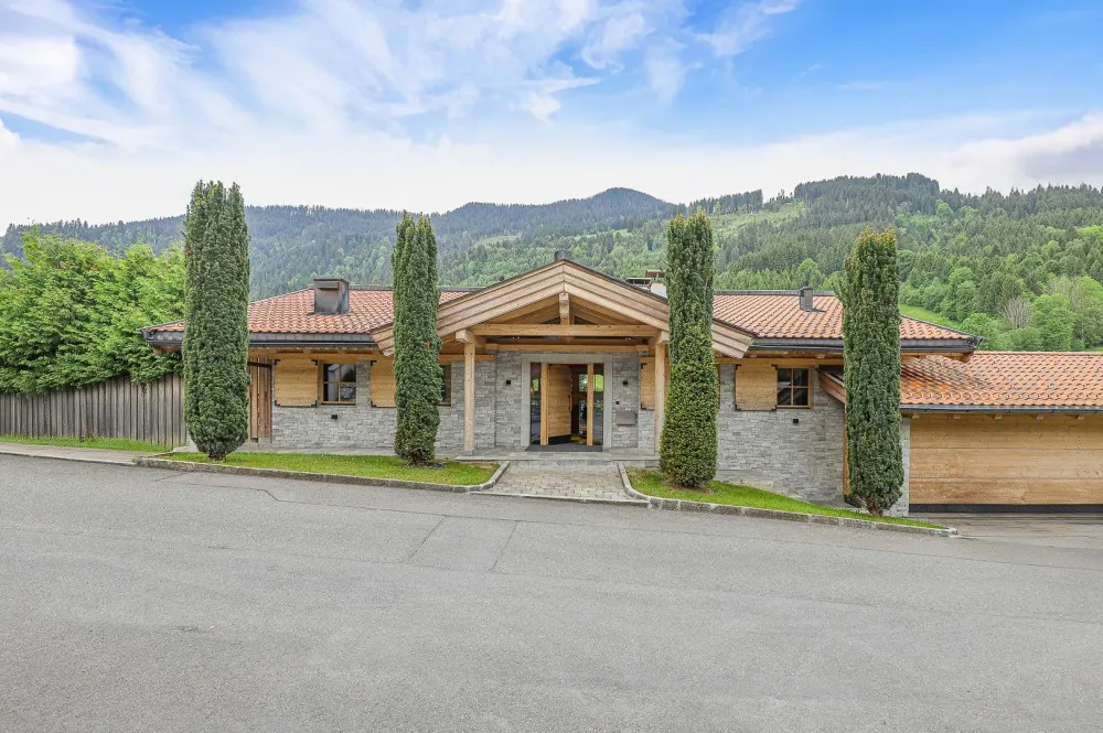 KITZIMMO-Exklusives Chalet mit Kaiserblick in Toplage kaufen - Immobilien Reith bei Kitzbühel.