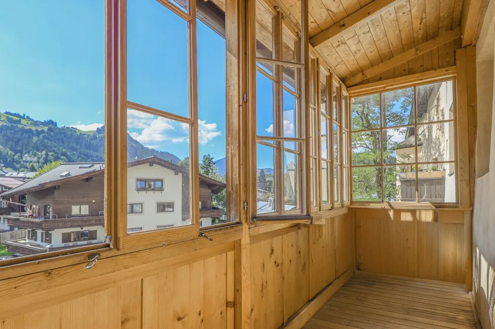 KITZIMMO-Freizeitwohnsitz in historischem Stadthaus mit Blick auf die Streif - Immobilien Kitzbühel.