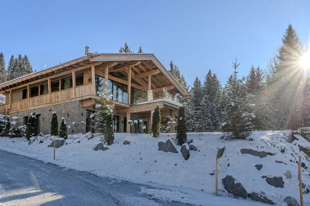 KITZIMMO-THE SHAPE OF WATER - Luxusvilla in prominenter Toplage - Immobilien Kitzbühel.