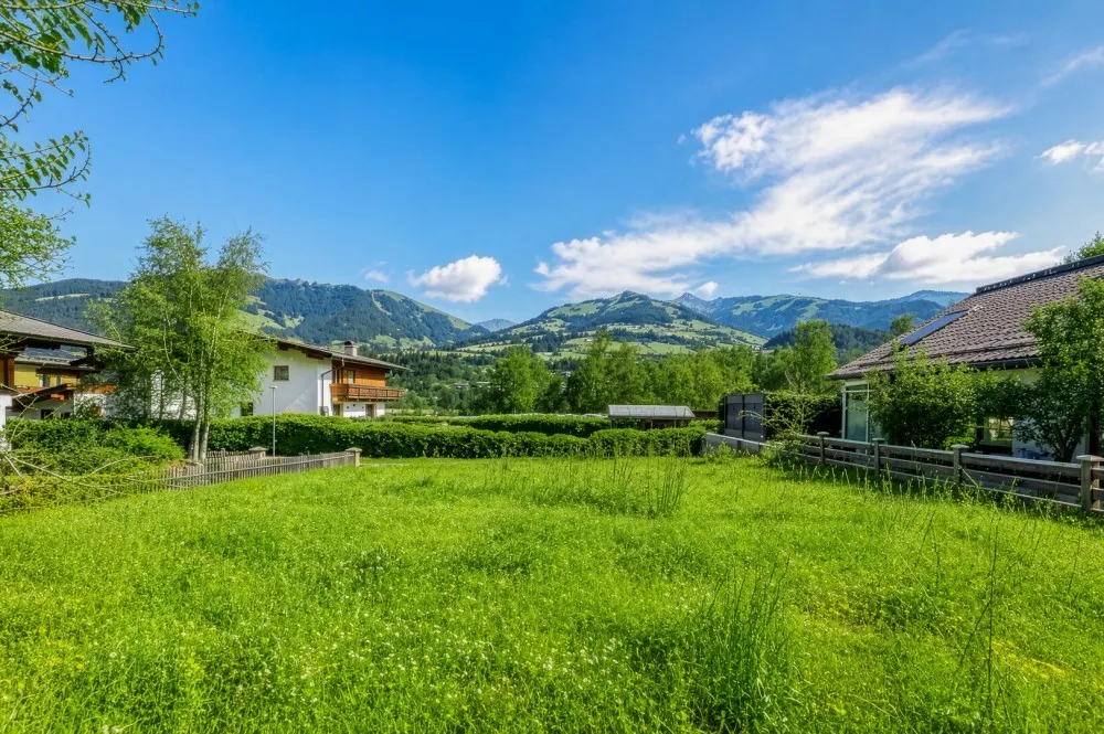 KITZIMMO-Grundstück mit Baugenehmigung für 3-Luxuswohnungen - Immobilien Kitzbühel.