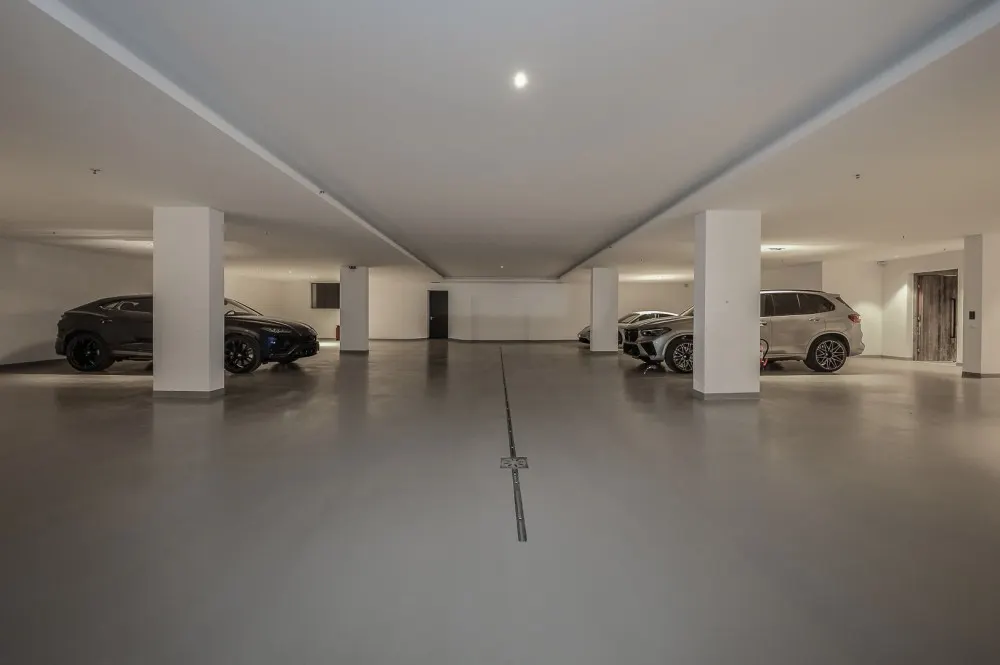 KITZIMMO-Einzigartige Luxusvilla mit Gästehaus in prominenter Toplage - Immobilien Aurach.