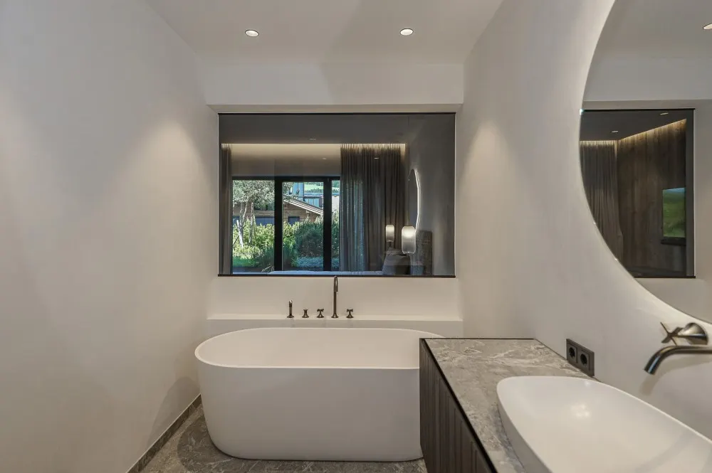 KITZIMMO-Einzigartige Luxusvilla mit Gästehaus in prominenter Toplage - Immobilien Aurach.