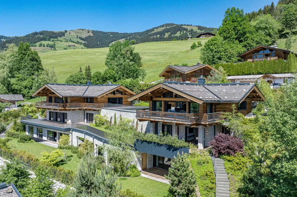 KITZIMMO-Einzigartige Luxusvilla mit Gästehaus in prominenter Toplage - Immobilien Aurach.
