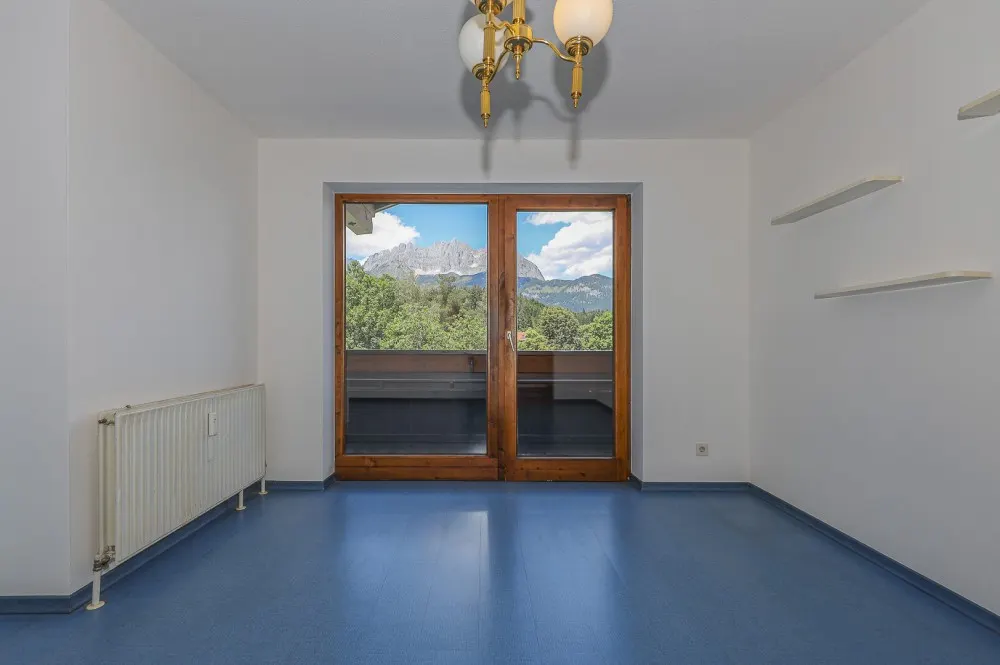 KITZIMMO-Dachgeschosswohnung in Ruhelage mit Kaiserblick kaufen - Immobilien Oberndorf.