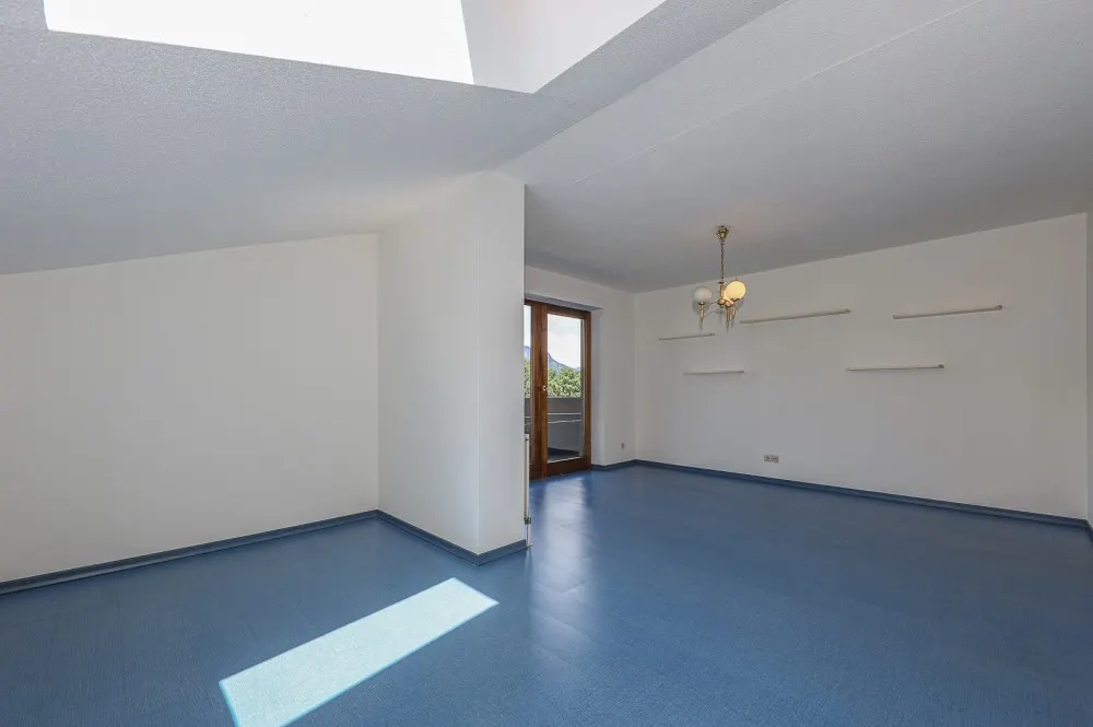 KITZIMMO-Dachgeschosswohnung in Ruhelage mit Kaiserblick kaufen - Immobilien Oberndorf.