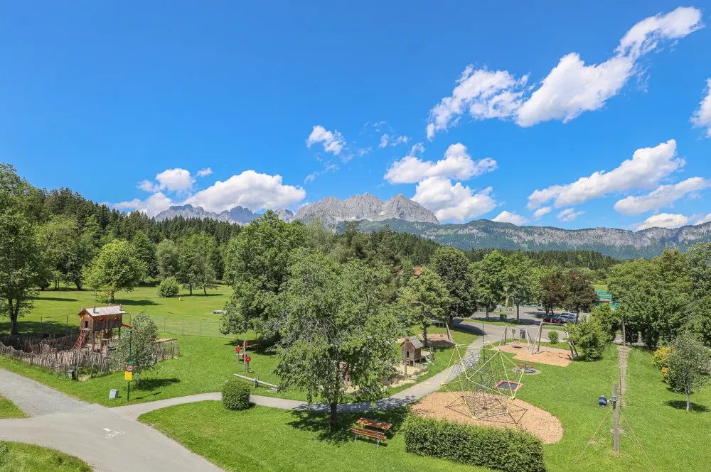 KITZIMMO-Dachgeschosswohnung in Ruhelage mit Kaiserblick kaufen - Immobilien Oberndorf.