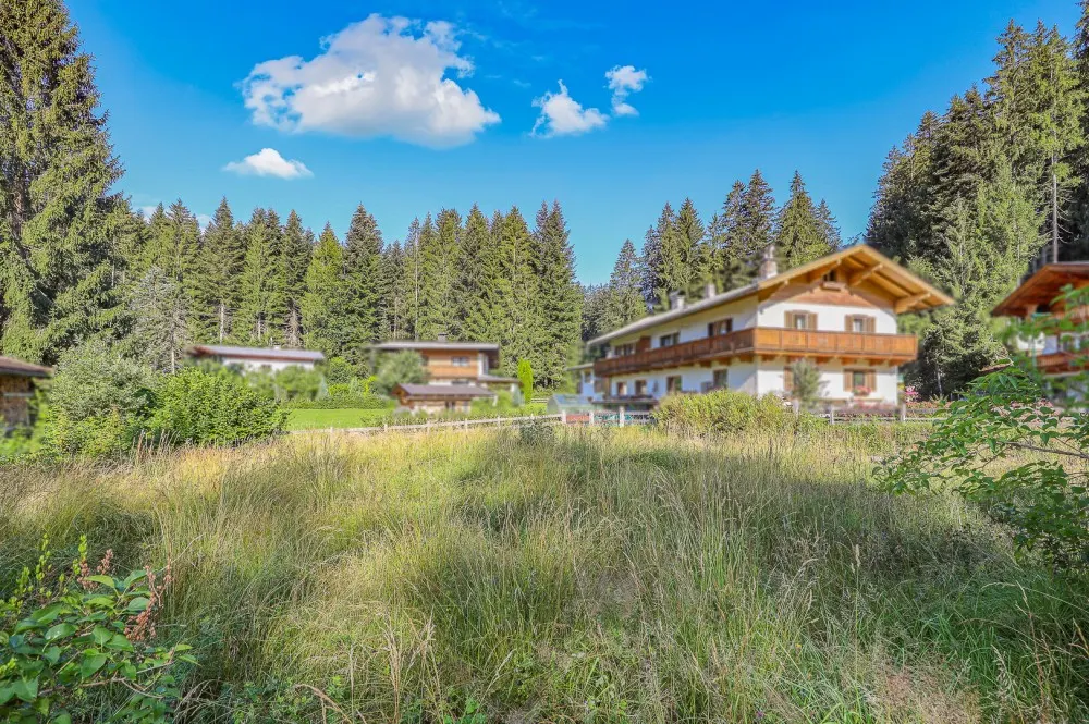 KITZIMMO-Grundstück mit Baugenehmigung für ein exklusives Chalet - Immobilien Oberndorf.