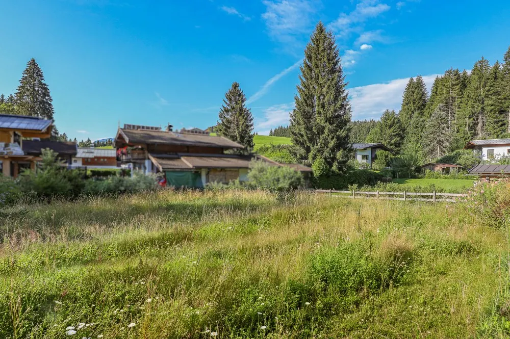 KITZIMMO-Grundstück mit Baugenehmigung für ein exklusives Chalet - Immobilien Oberndorf.
