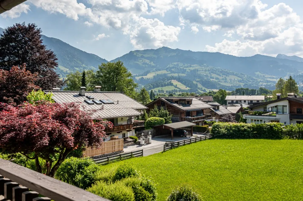 KITZIMMO-Domizil mit Potenzial in zentrumsnaher Ruhelage - Ski Out - Immobilien Kitzbühel.
