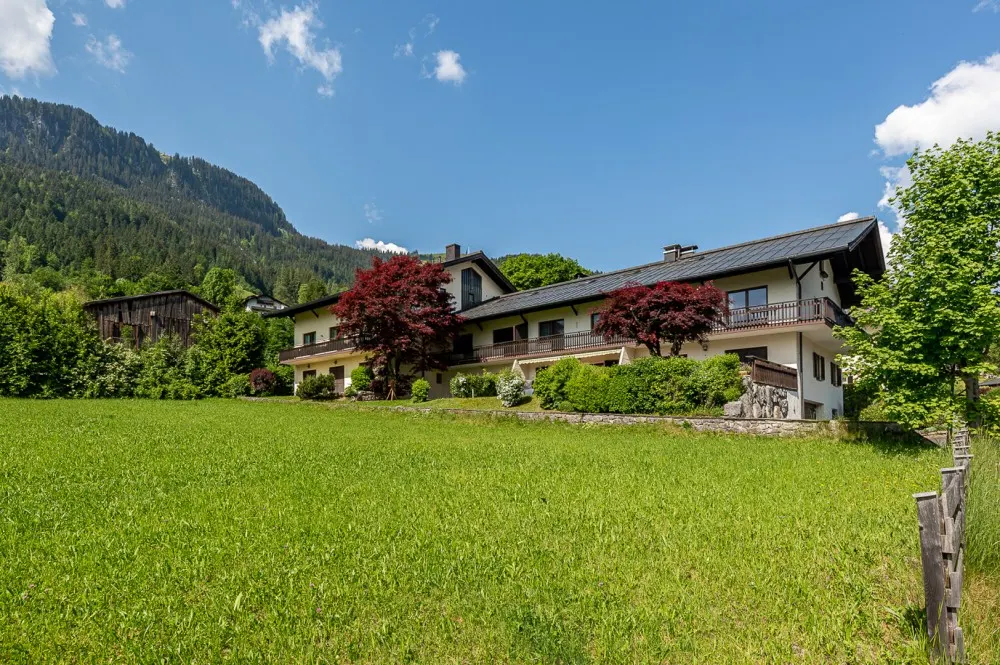 KITZIMMO-Domizil mit Potenzial in zentrumsnaher Ruhelage - Ski Out - Immobilien Kitzbühel.