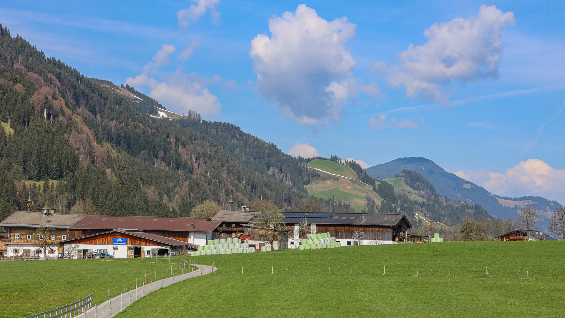 KITZIMMO-Landhaus in Toplage kaufen - Immobilien Aurach bei Kitzbühel.
