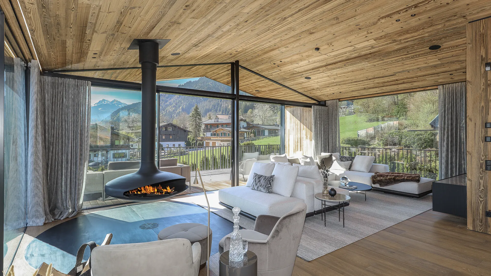KITZIMMO-Luxusvilla mit Pool am Hahnenkamm - Immobilien Kitzbühel.
