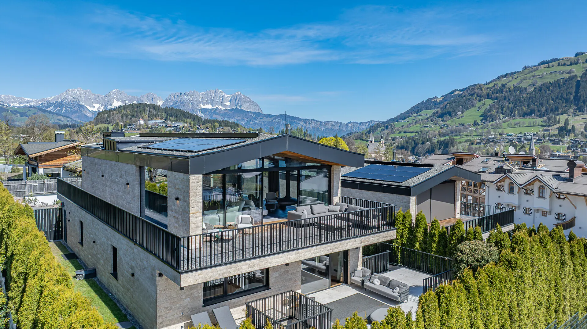 KITZIMMO-Luxusvilla mit Pool am Hahnenkamm - Immobilien Kitzbühel.