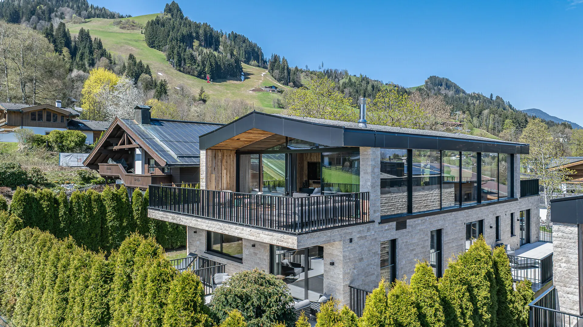 KITZIMMO-Luxusvilla mit Pool am Hahnenkamm - Immobilien Kitzbühel.