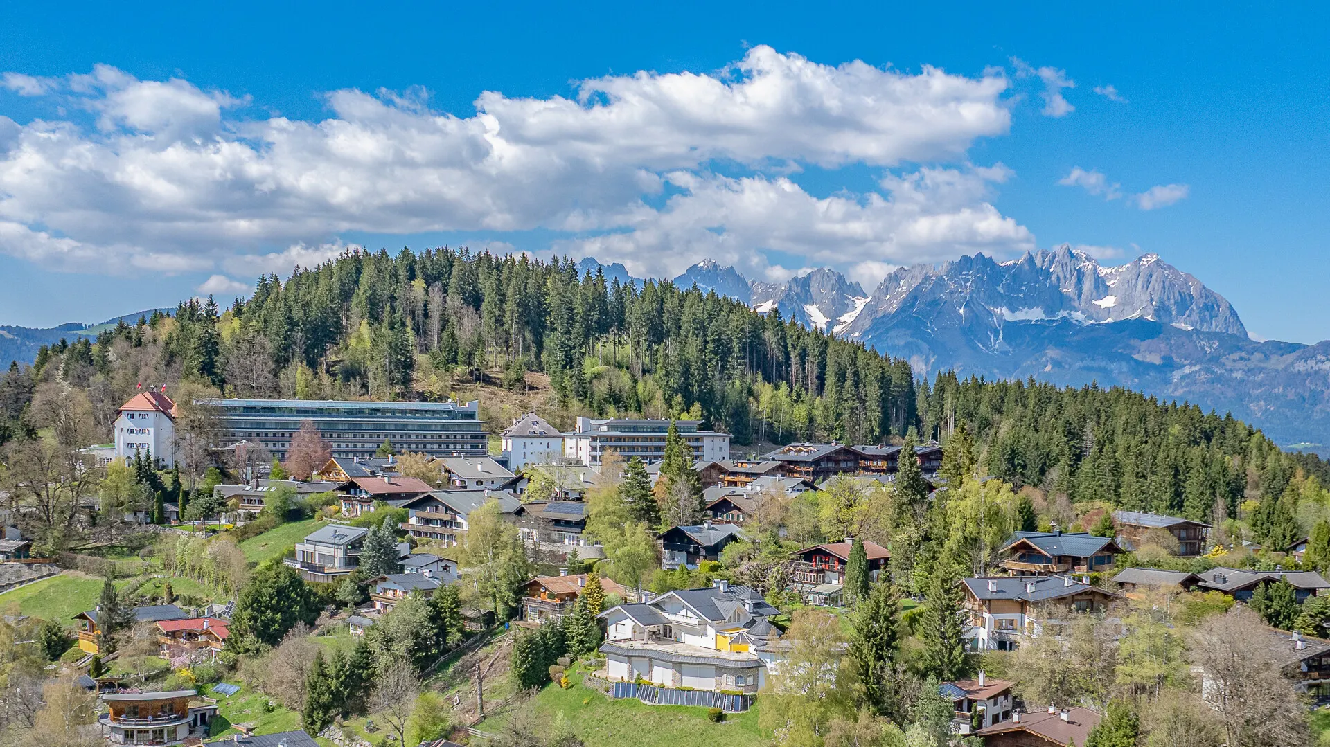 KITZIMMO-Grundstück mit Baugenehmigung in einzigartiger Toplage am Lebenberg - Immobilien Kitzbühel.