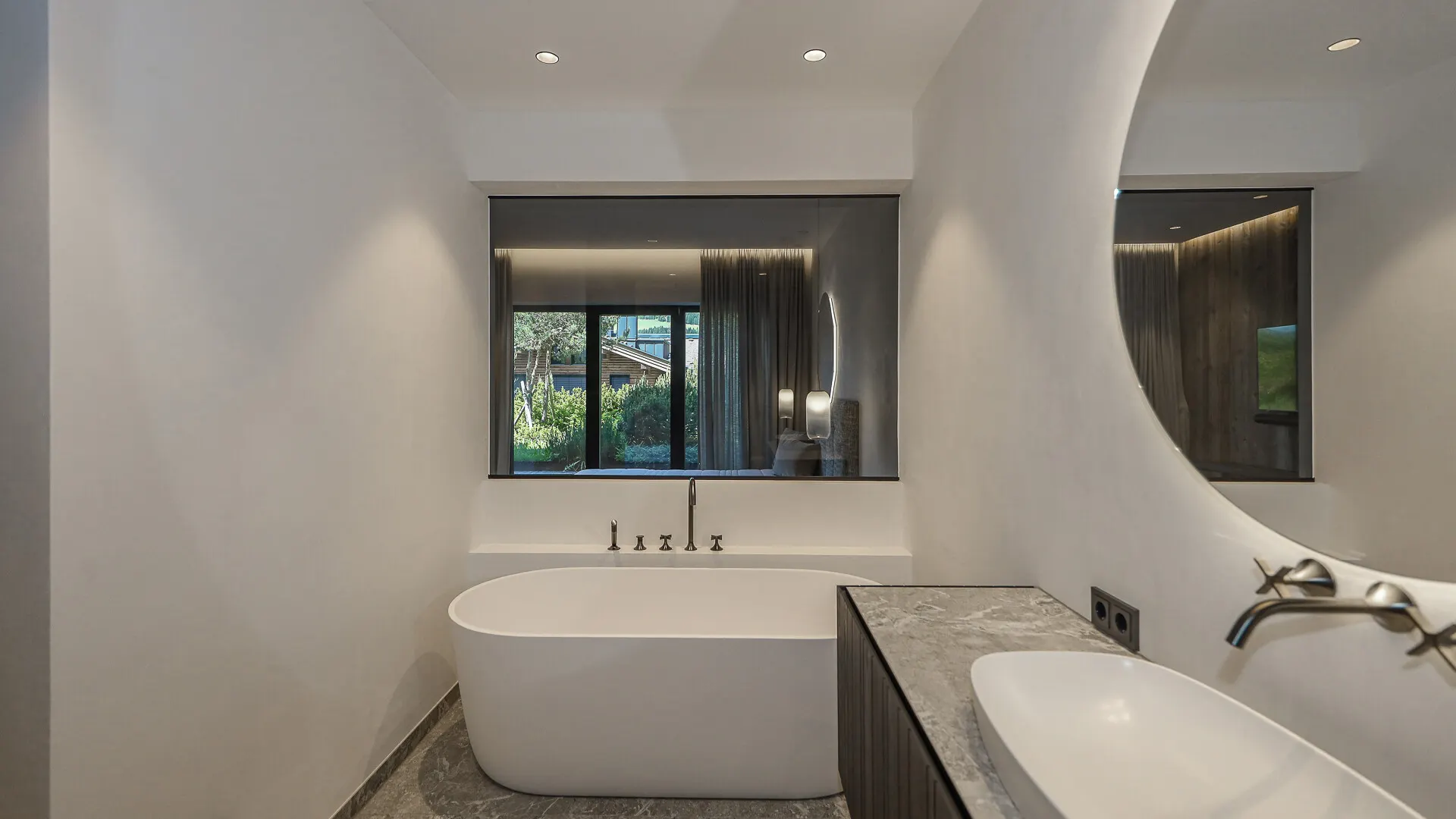 KITZIMMO-Einzigartige Luxusvilla mit Gästehaus in prominenter Toplage - Immobilien Aurach.