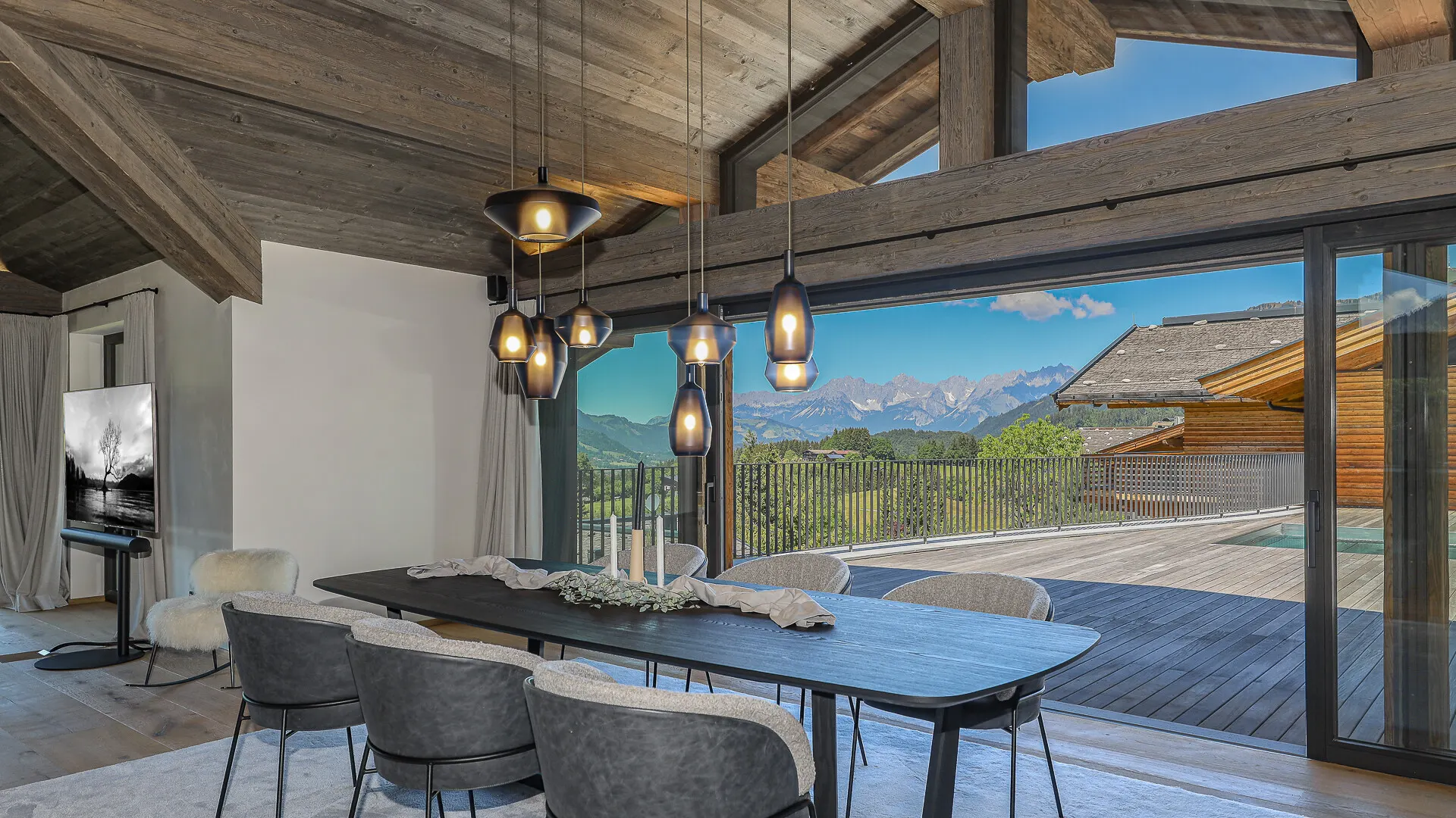 KITZIMMO-Einzigartige Luxusvilla mit Gästehaus in prominenter Toplage - Immobilien Aurach.