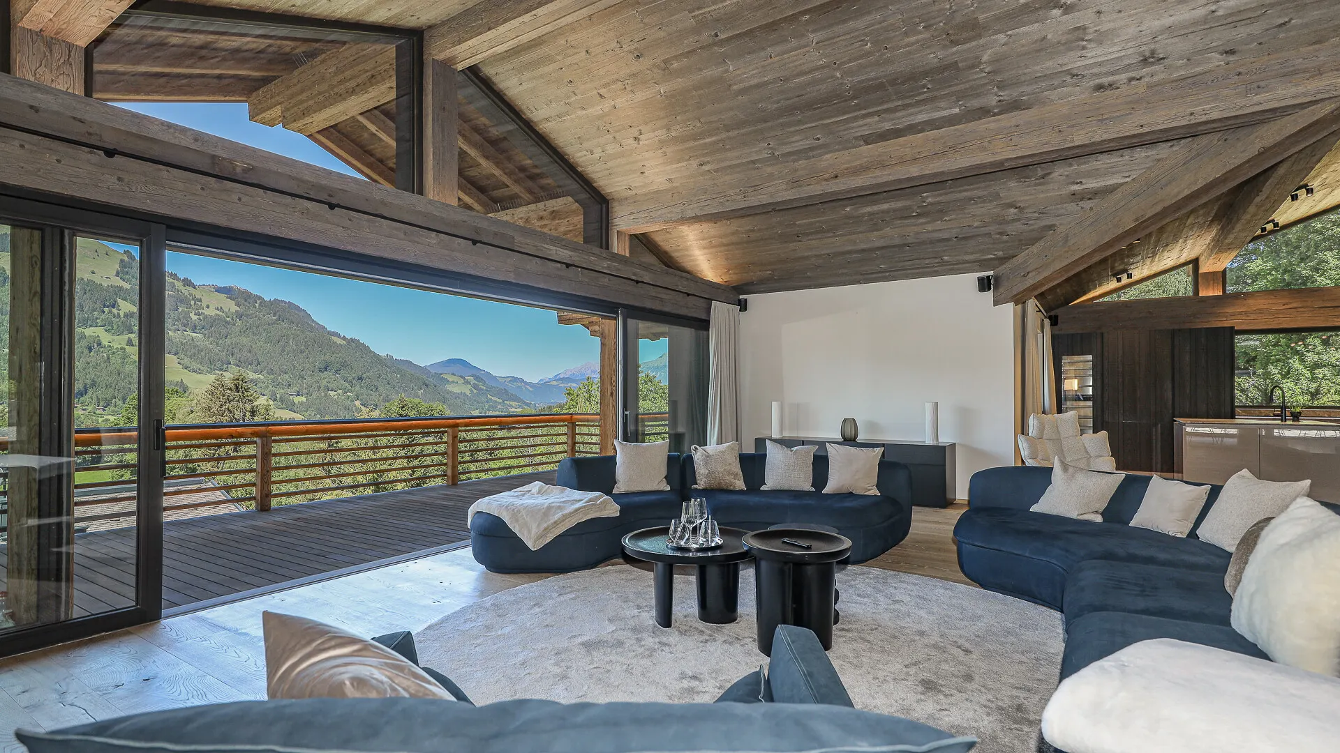 KITZIMMO-Einzigartige Luxusvilla mit Gästehaus in prominenter Toplage - Immobilien Aurach.