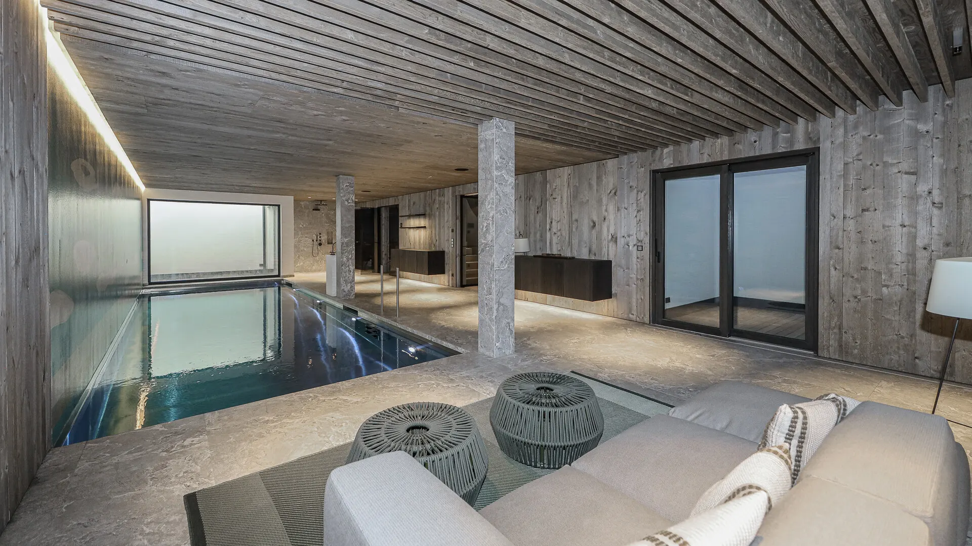 KITZIMMO-Einzigartige Luxusvilla mit Gästehaus in prominenter Toplage - Immobilien Aurach.