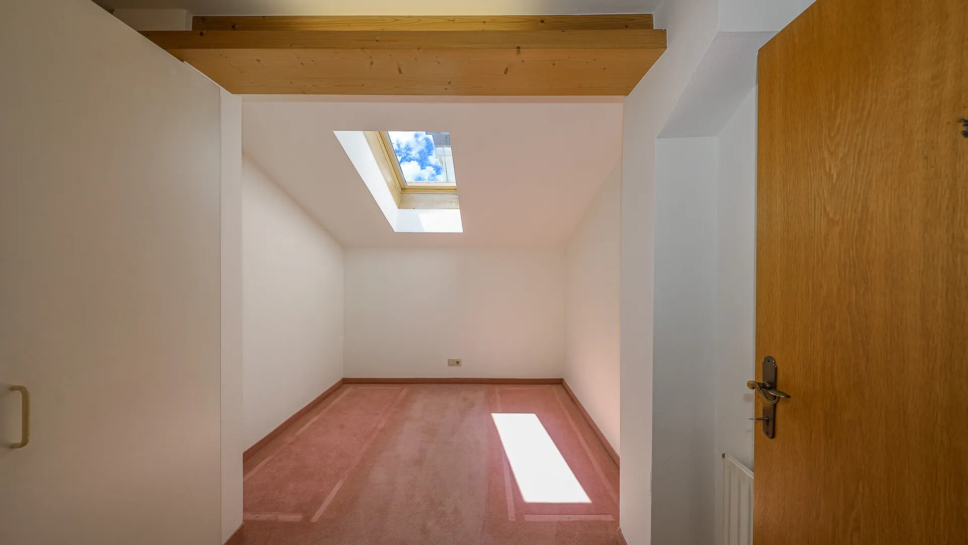 KITZIMMO-Dachgeschosswohnung in Ruhelage mit Kaiserblick kaufen - Immobilien Oberndorf.