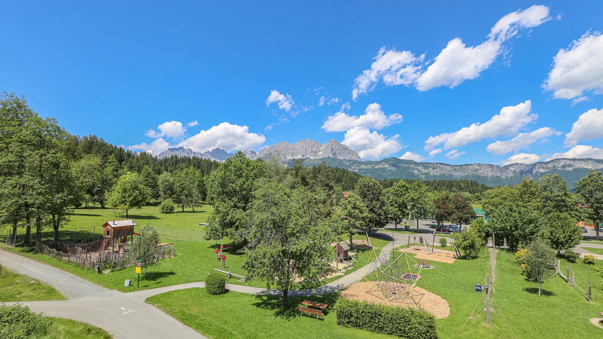 KITZIMMO-Dachgeschosswohnung in Ruhelage mit Kaiserblick kaufen - Immobilien Oberndorf.