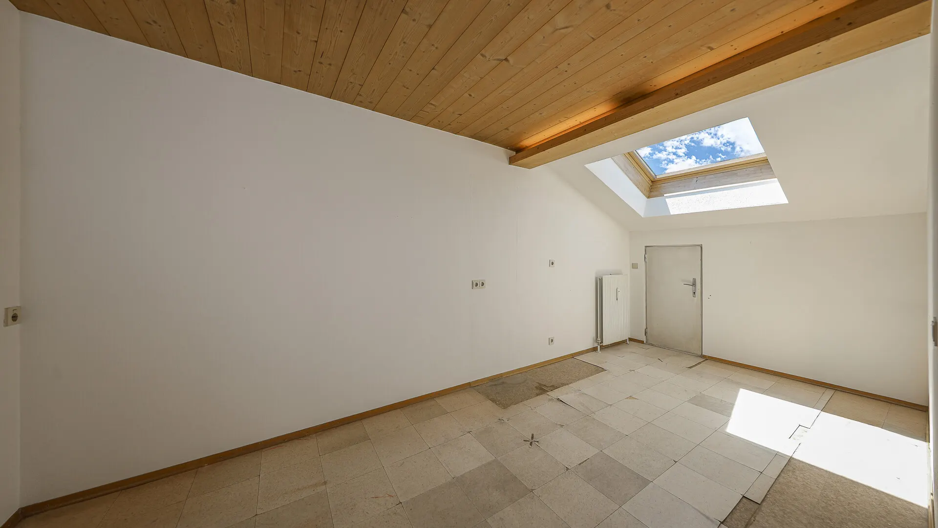 KITZIMMO-Dachgeschosswohnung in Ruhelage mit Kaiserblick kaufen - Immobilien Oberndorf.