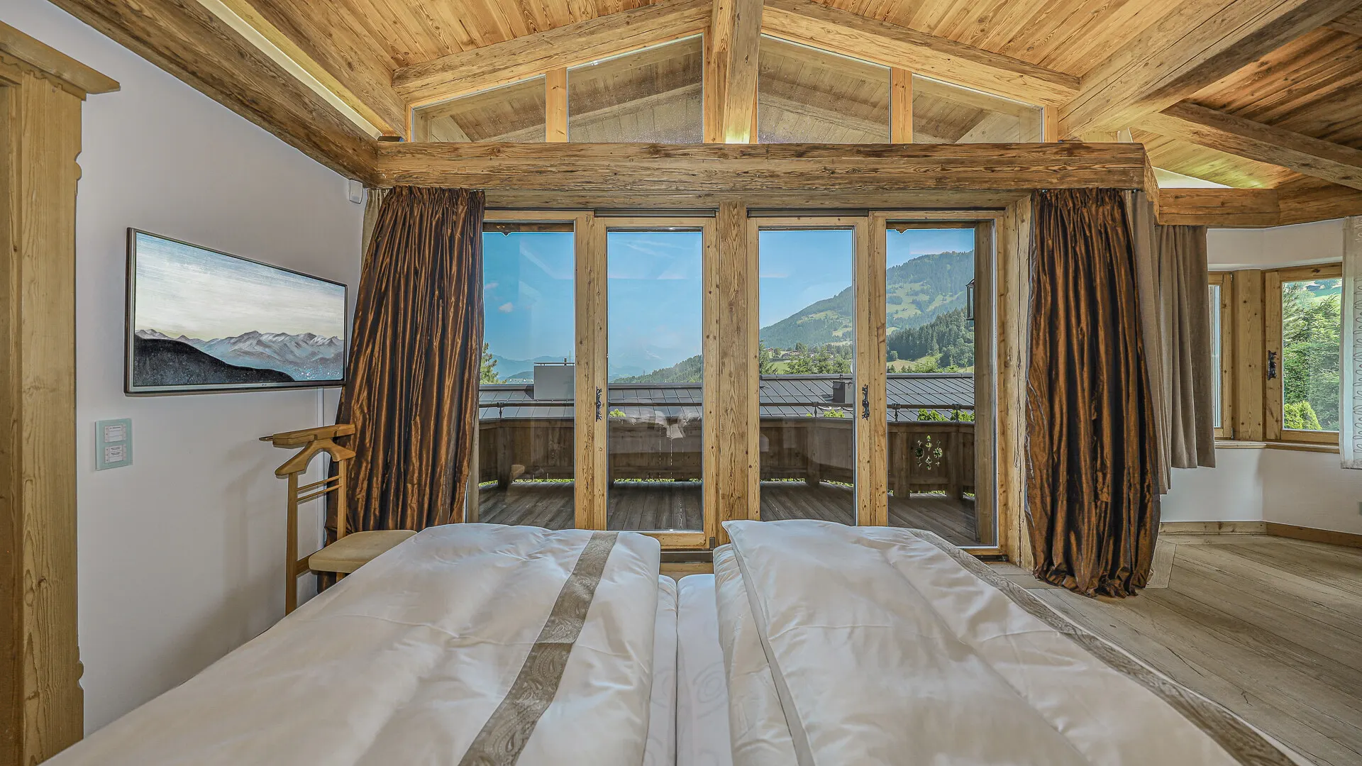 KITZIMMO-Exklusive Luxusvilla mit Freizeitwohnsitz auf der Bichlalm - Immobilien Kitzbühel.