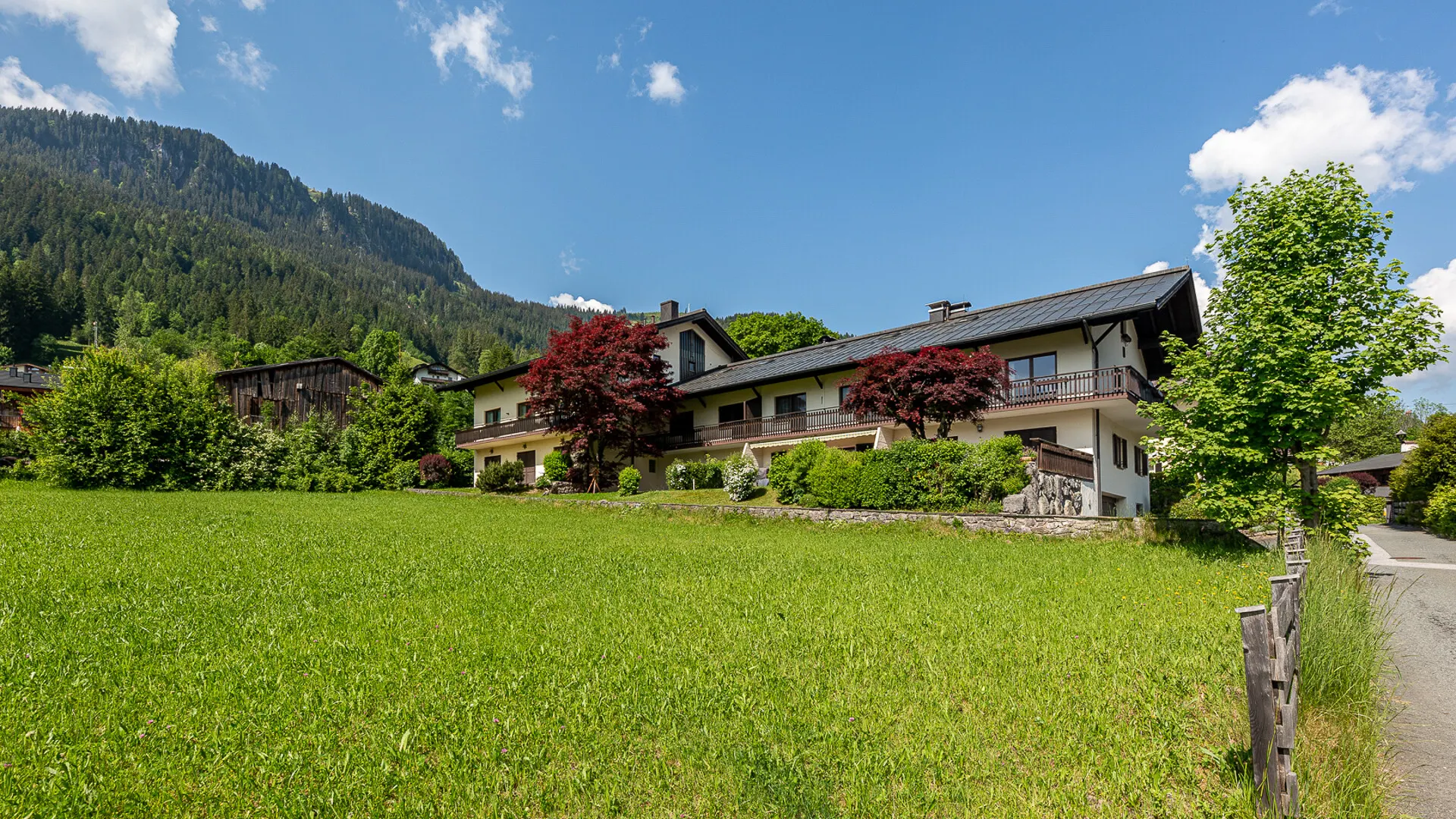KITZIMMO-Domizil mit Potenzial in zentrumsnaher Ruhelage - Ski Out - Immobilien Kitzbühel.